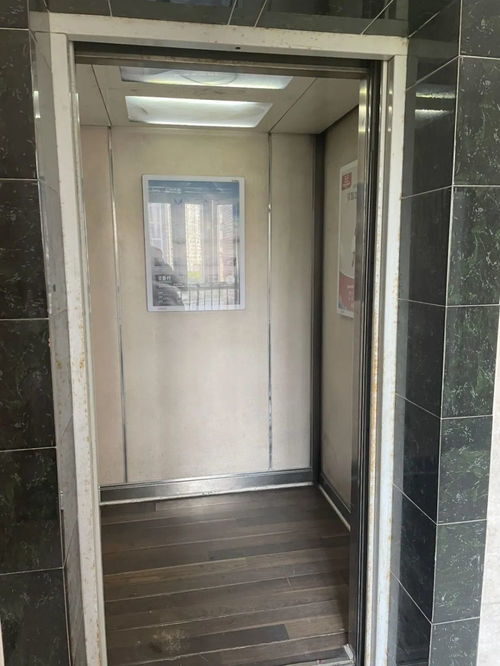 二十年老電梯成‘定時(shí)炸彈’，資金充裕為何換新難？